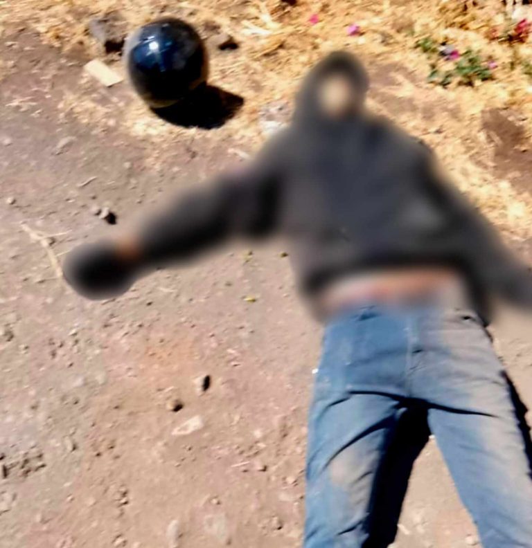 Tras persecución, policías municipales abaten a pistolero motorizado en Tangamandapio