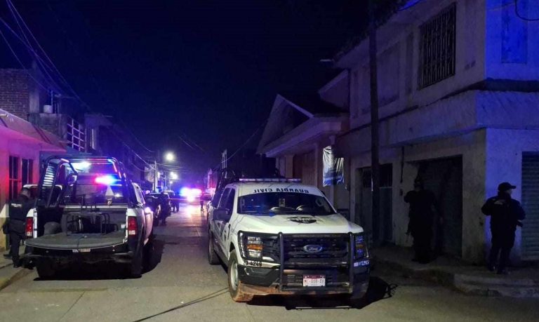 Tras persecución y balacera, detienen a tres presuntos robacarros, en Uruapan