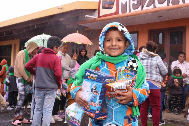 Lleva Unión de Mezcaleros de Michoacán Alegría a niños en situación vulnerable