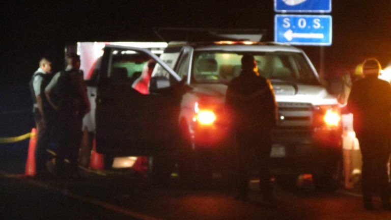 Volcadura de minivan deja tres muertos y cinco lesionados en la autopista México-Guadalajara