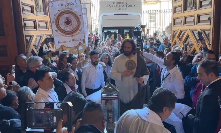 Con fe y gozo reciben fieles y jerarquía católica la reliquia de San Judas Tadeo en catedral