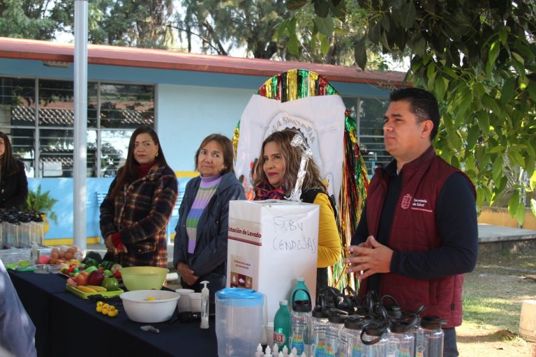 Realizan Feria de la Salud para docentes, madres y padres de familia, y estudiantes
