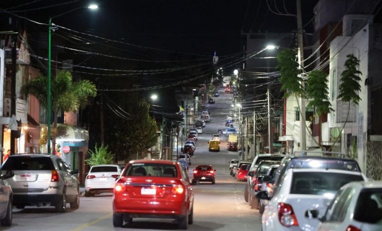 Nueva iluminación fortalece seguridad en la colonia Vasco de Quiroga: Alfonso Martínez