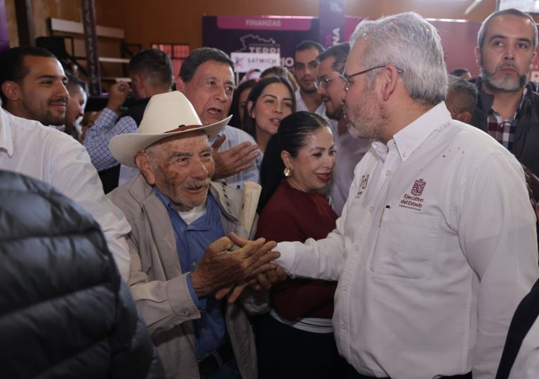 Bedolla realiza audiencia pública y entrega obra en Tingüindín