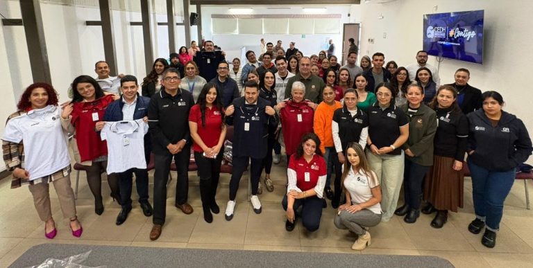 Entregan playeras institucionales a personal de la CEDH de Michoacán