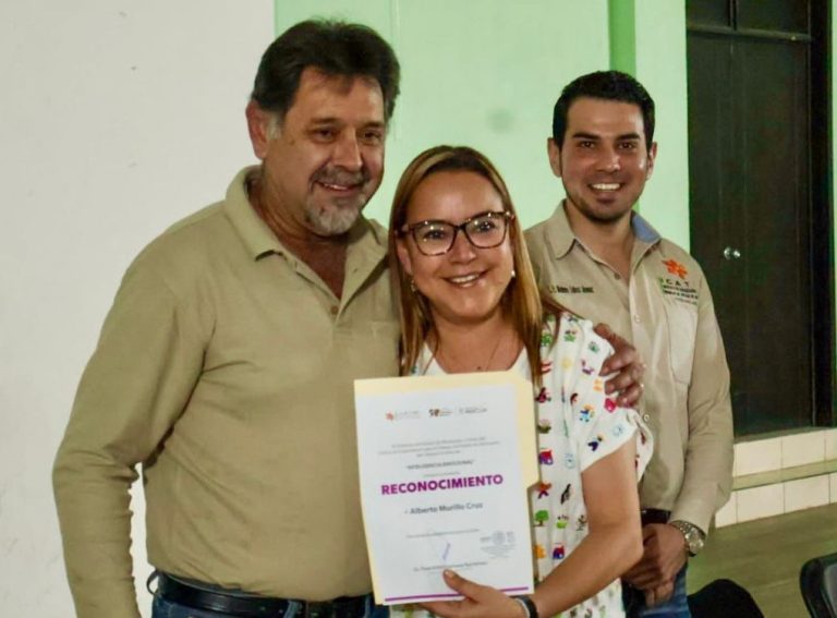 Fortalecen a locatarios del mercado de Pátzcuaro en “manejo de emociones en el trabajo”