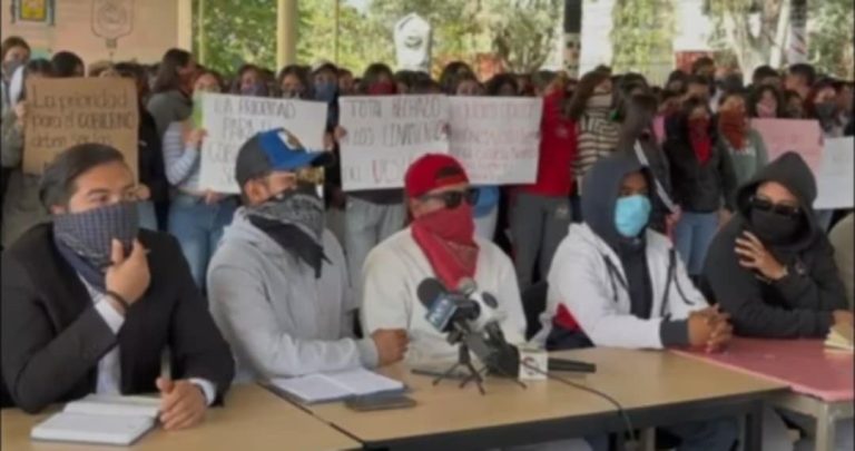 Reiteran normalistas exigencia de que convocatoria USICAMM para plazas sea sólo para sus egresados