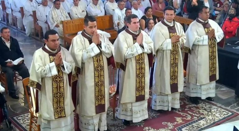 Ordena Arzobispo a cinco nuevos sacerdotes