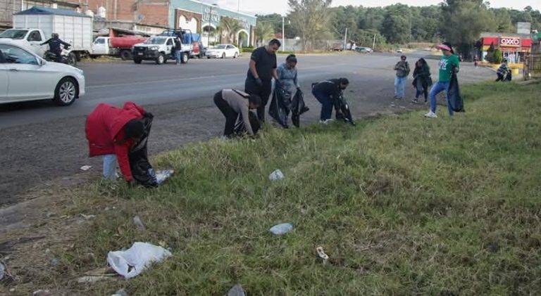 Lidera alcaldesa de Quiroga brigada de limpieza para mejorar imagen urbana y fomentar el turismo