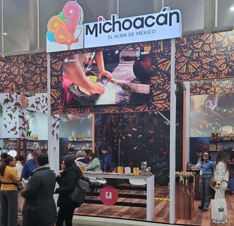 Experiencia de la Mariposa Monarca envuelve a la Feria de León