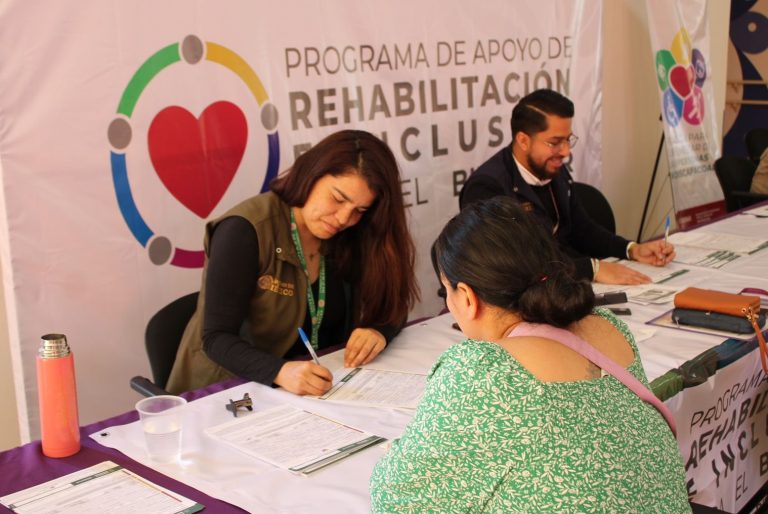 Ofrecen rehabilitación gratuita a niños y jóvenes con discapacidad en Michoacán