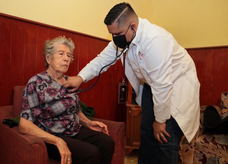 Programa de salud casa por casa se refuerza este 2025