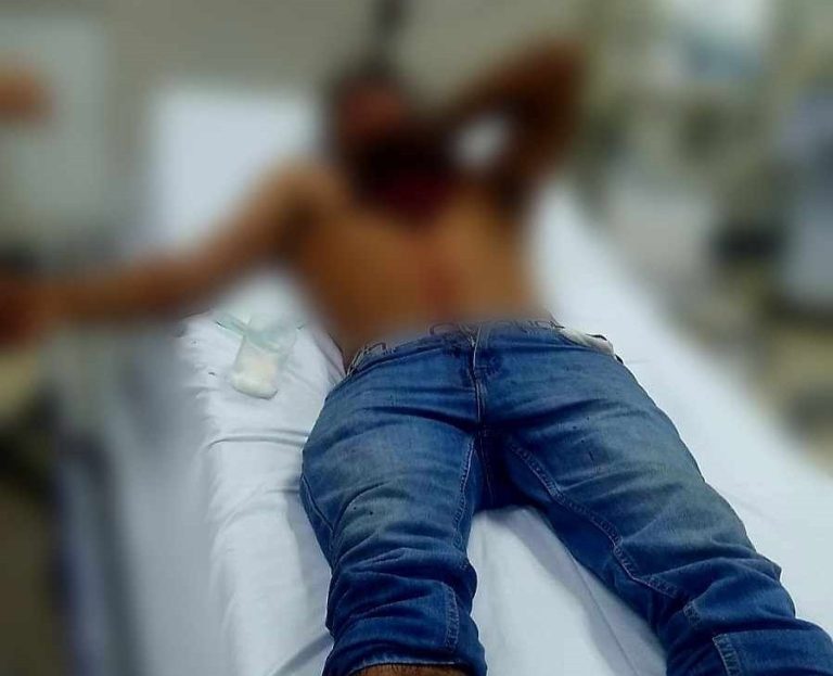 Borrachera acaba con hombre degollado por su amigo de parranda, en Apatzingán