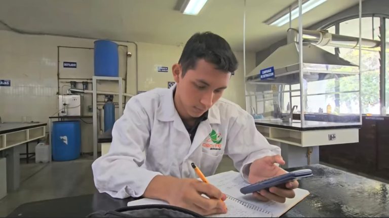 Estudiantes de Cecytem participan en Olimpiada Nacional de Química