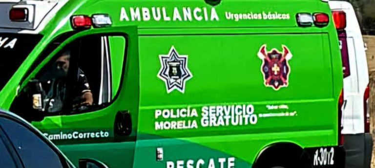 Choque entre moto y camioneta deja dos heridos en la carretera Morelia-Chiquimitío