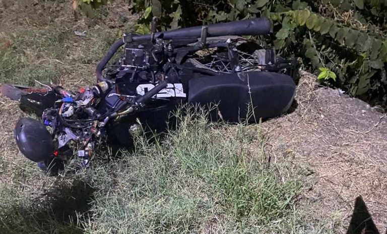 Dos adolescentes heridos saldo de accidente de moto, en Apatzingán