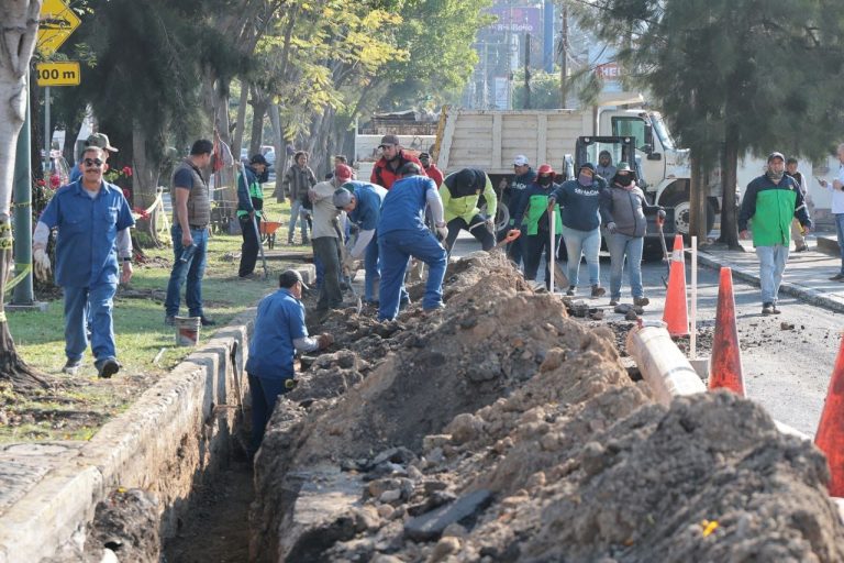Ayuntamiento mejora colector pluvial de avenida Camelinas