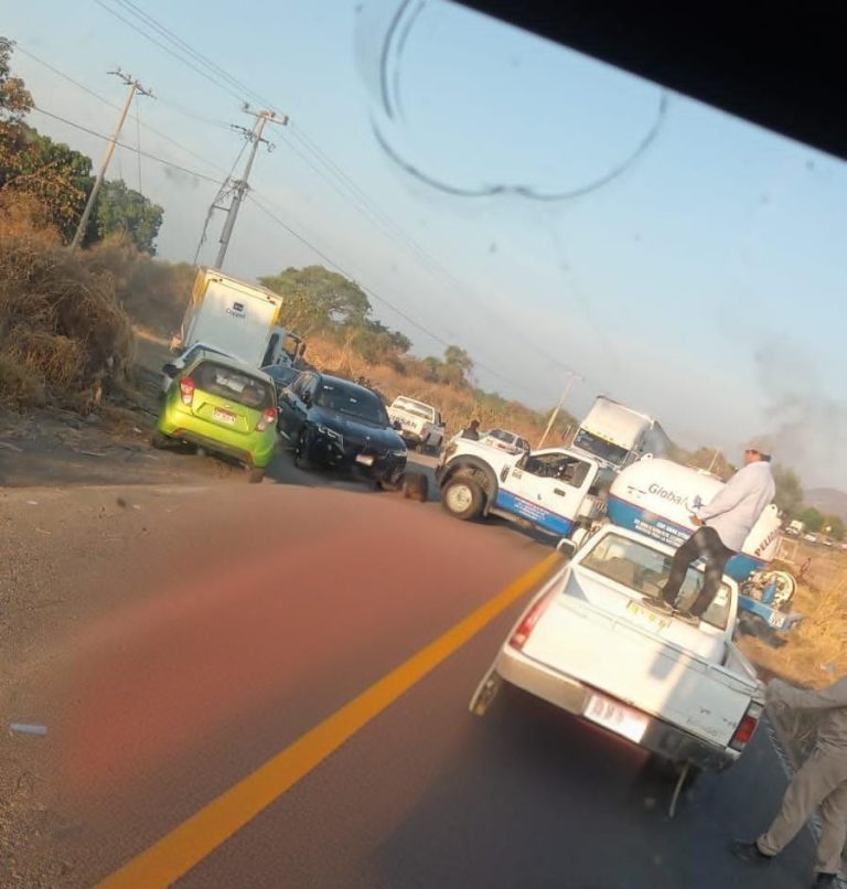Bloqueos y enfrentamientos en Tierra Caliente movilizan a las autoridades 