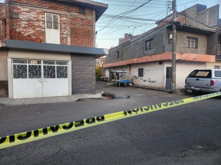 A balazos ejecutan a dos masculinos en la colonia Revolución de Zamora
