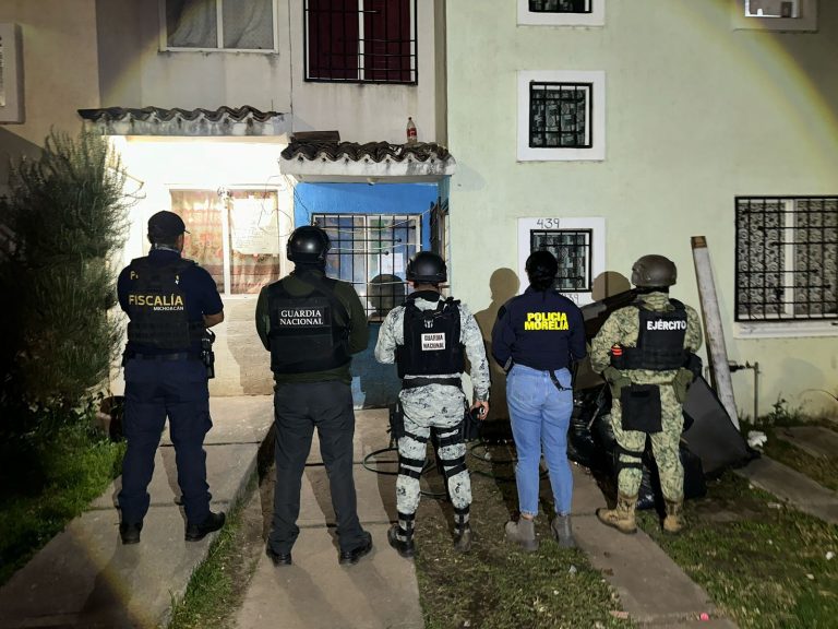 Catean domicilio en Villas del Pedregal, aseguran 800 dosis de metanfetamina y detiene a dos personas