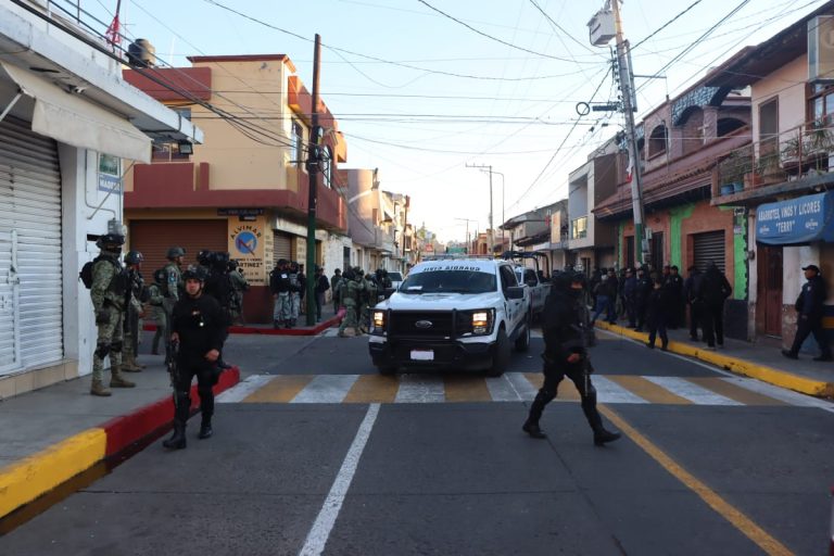 Captura de un líder delincuencial desata enfrentamiento en Zacapu y quemas de vehículos