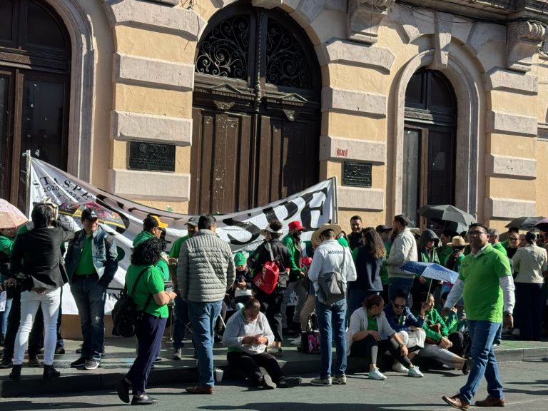 STASPE impide sesión en el Congreso; legisladores sin sede definida