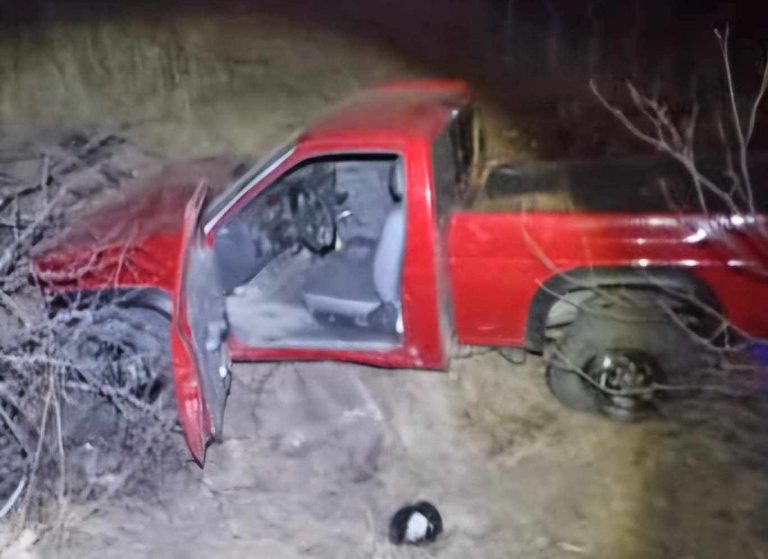 Joven fallece en accidente vehicular sobre la carretera Churumuco-Huetamo