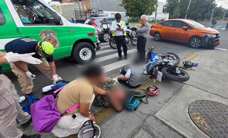 Motociclista herido al chocar contra un auto en Zamora