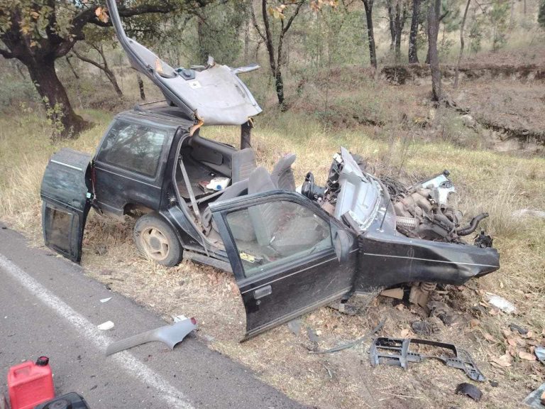 Mueren dos conductores tras choque entre camioneta y camión de carga, en la región de Hidalgo