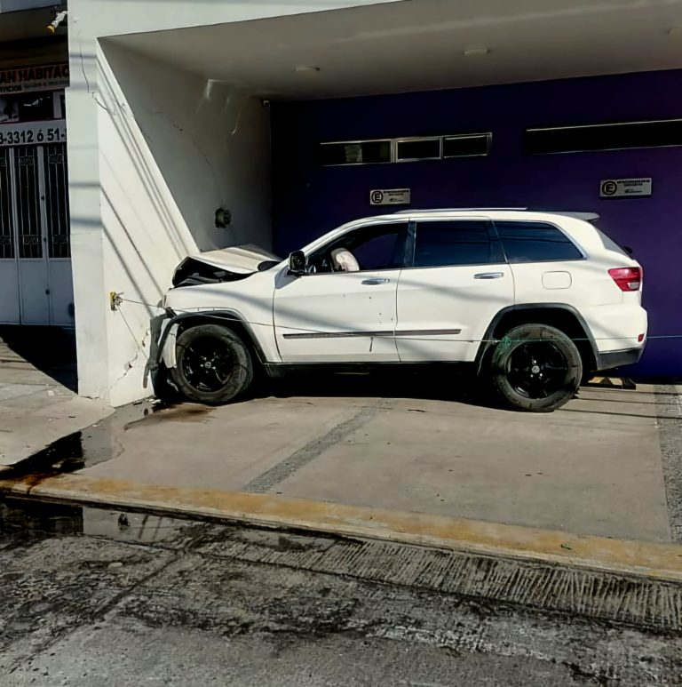 Motosicarios acribillan a conductor de camioneta en la zona Centro de Zamora