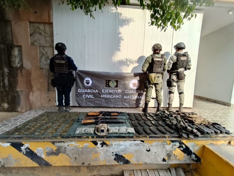 Célula criminal se enfrenta a las fuerzas del orden em Tepalcatepec; hay un gatillero abatido