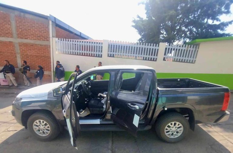 Robo de camionetas nuevas de una “madrina” desata persecución y balacera