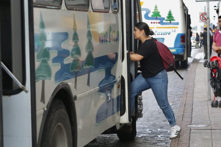 Gobierno estatal impulsa modernización del transporte en Uruapan