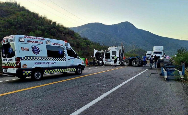 Se registran dos accidentes en distintos puntos de la autopista Siglo XXI