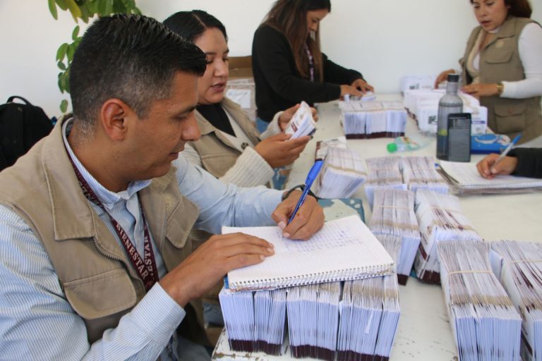 Llegaron a Michoacán tarjetas Bienestar para mujeres y adultos mayores inscritos en noviembre