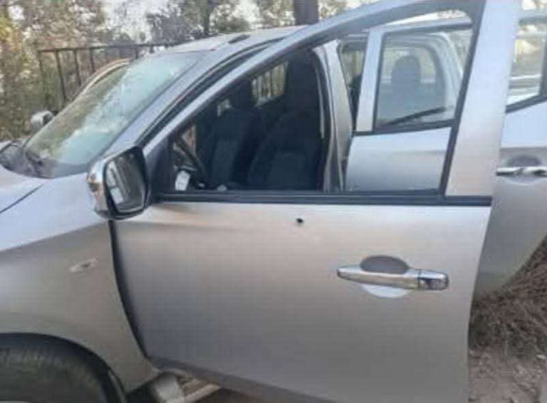 Tras persecución y tiroteo, policías recuperan camioneta robada