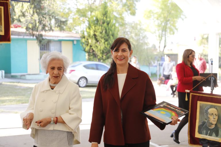 Estudiantes de primaria crean revista escolar