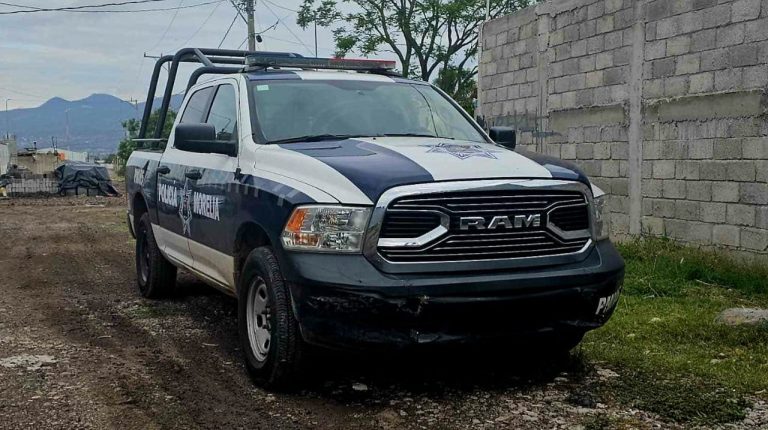Presunto ladrón es golpeado y atado a un poste en la colonia La Aldea, Morelia