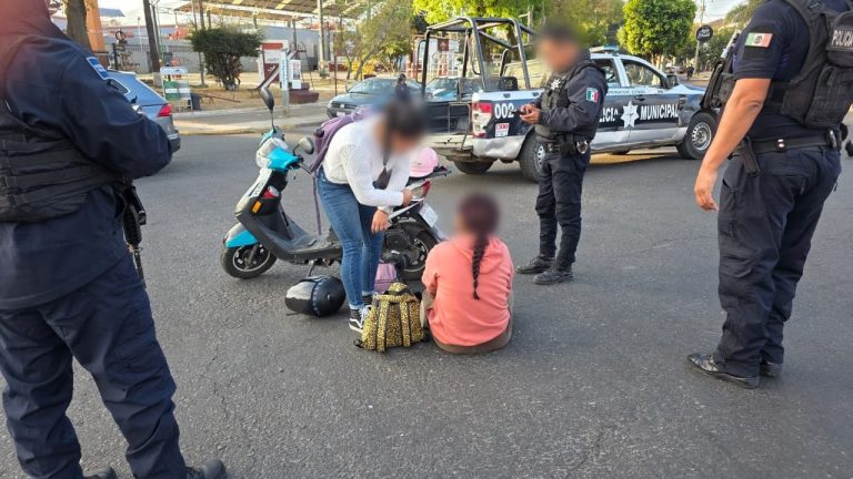 Dos jovencitas y dos policías heridos tras choque de motos en Jacona
