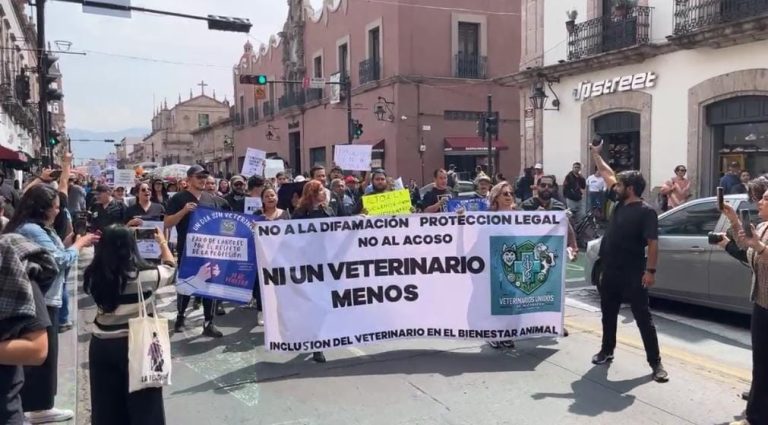 Marchan por justicia y dignidad médicos veterinarios