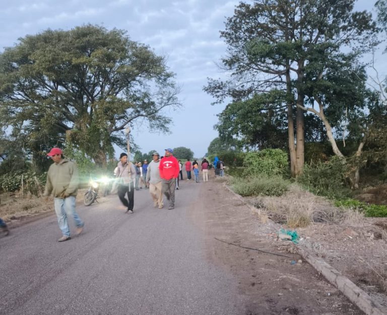 Autoridades desactivan minas abandonadas por criminales en carretera de Loma de Los Hoyos, Apatzingán