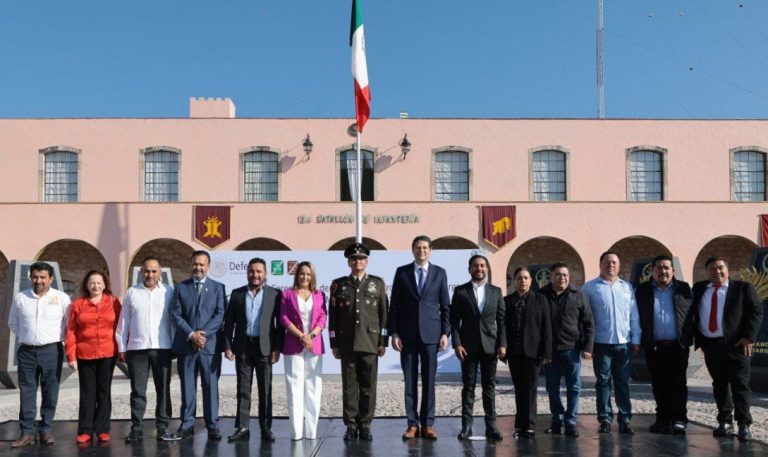 Reconoce Alfonso Martínez currículum del nuevo Comandante de XXI Zona Militar