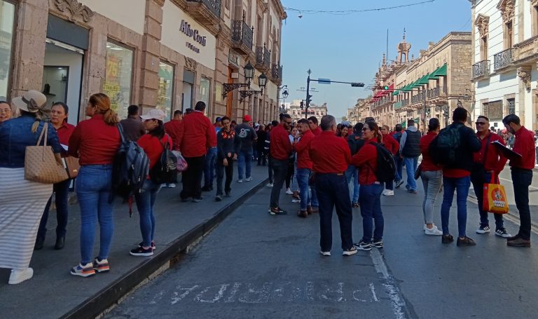 Demandan profesores de Telebachillerato cumplimiento de aumento salarial