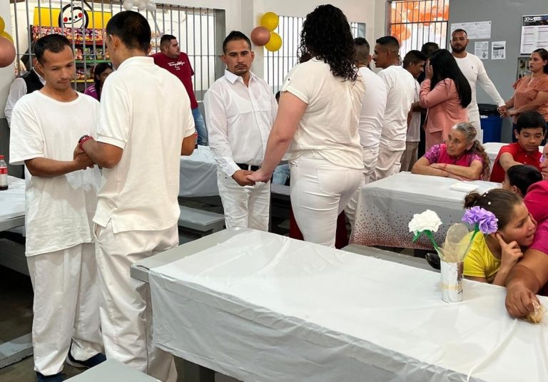Celebran bodas en centros penitenciarios de Zamora, Zitácuaro y Sahuayo