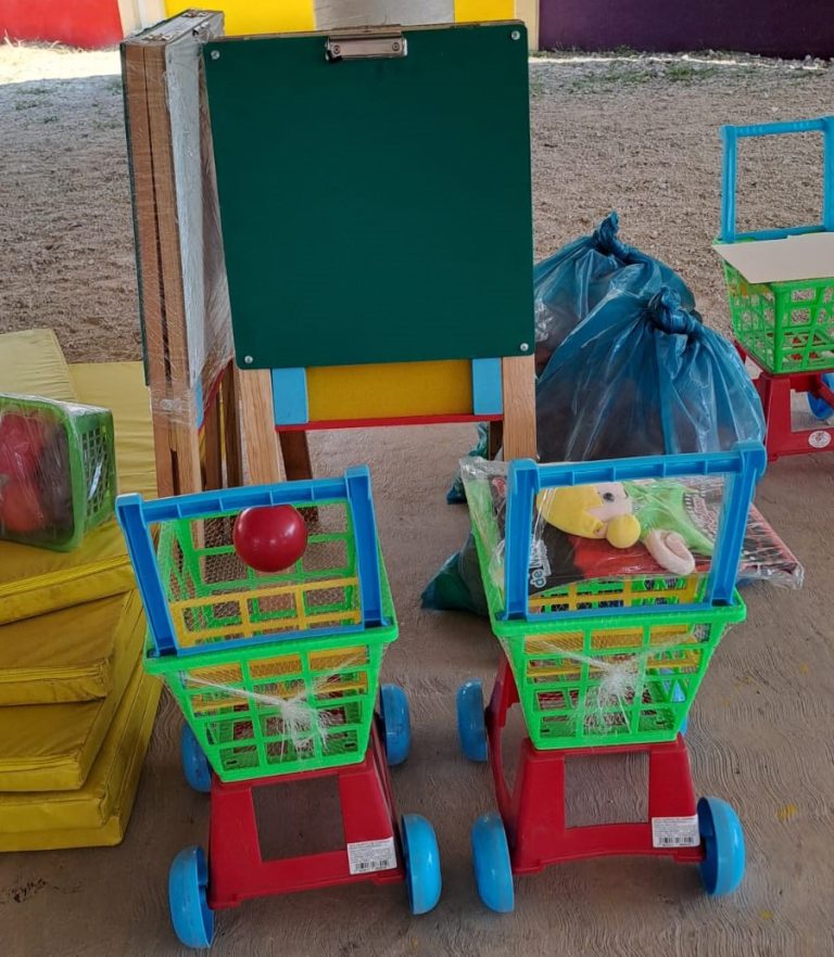 Equipan centros de atención infantil en Lázaro Cárdenas