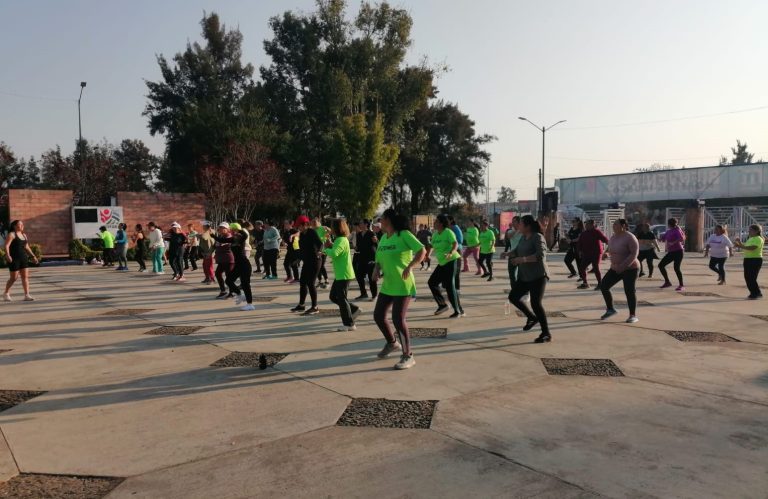Impulsan IMCUFIDE y SEMMUJERIS con zumba la activación física de las morelianas