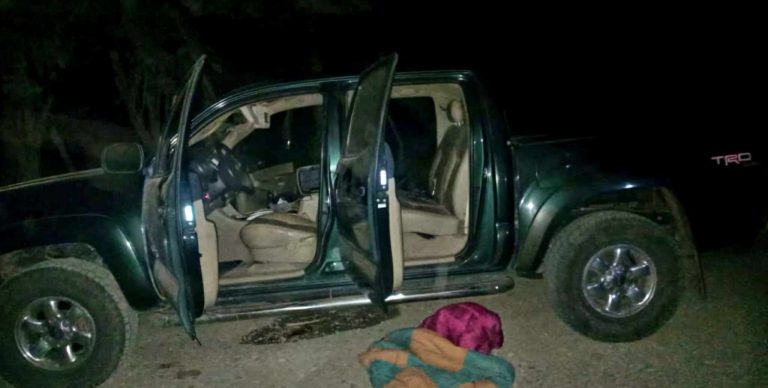 Tras reporte de balacera, localizan a un automovilista asesinado en Playa Azul