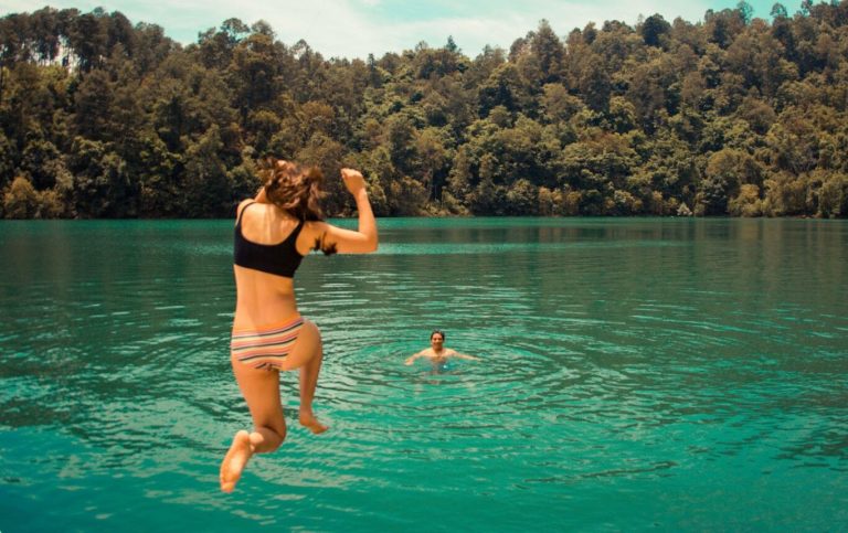 En Zirahuén, cabañas, gastronomía, paisajes de ensueño y aventura