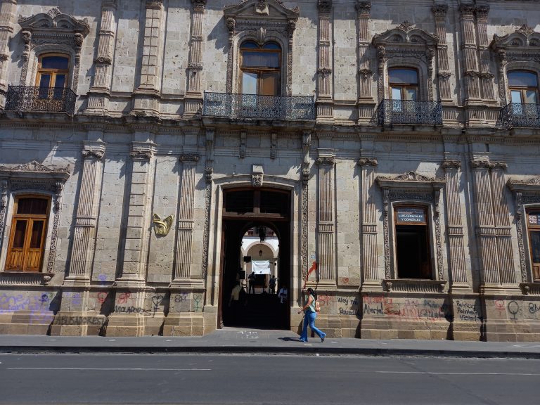 Limpiado, el 100 % de las pintas que dejó la marcha del 8M en Morelia