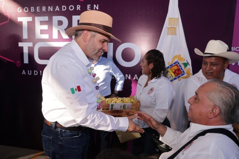 Atiende Bedolla propuestas ciudadanas en audiencia pública en Los Reyes